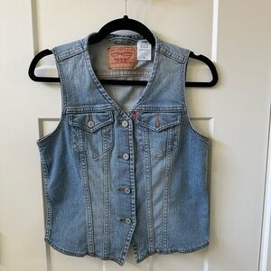 Levi’s denim vest size Medium
